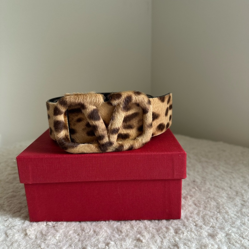 NWT Valentino Garavani V logo Signature Calf Hair Belt With Leopard Print